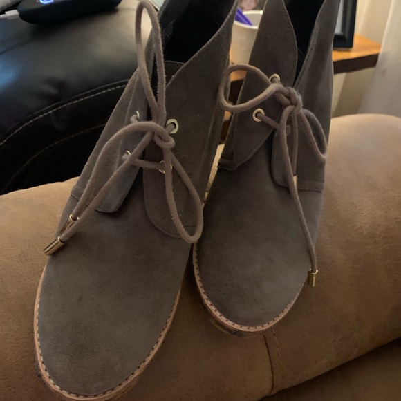 Tory Burch platform boots - Picture 2 of 6